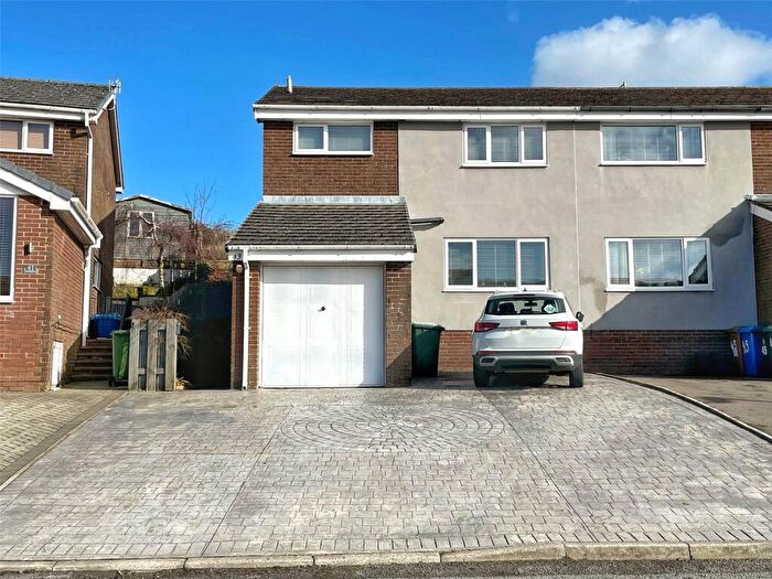 4 Bedroom Semi-Detached House For Sale In Greave Close, Rawtenstall, Rossendale, BB4