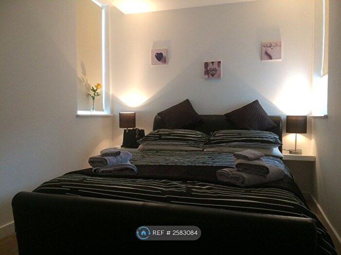 2 Bedroom Flat To Rent In Jansel Square, Aylesbury, HP21