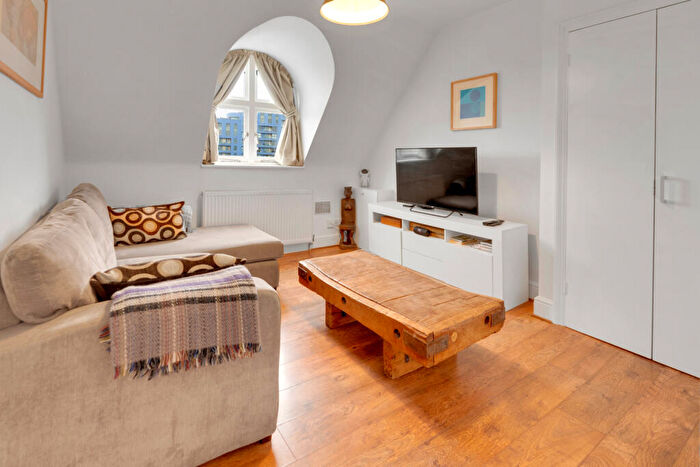 1 Bedroom Apartment To Rent In Drayton Park, London, N5