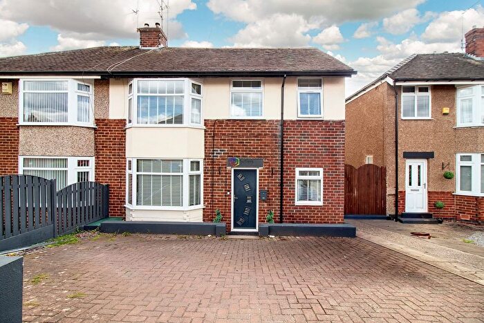 4 Bedroom Semi-detached House For Sale In Hollinsend Road, Sheffield, S12