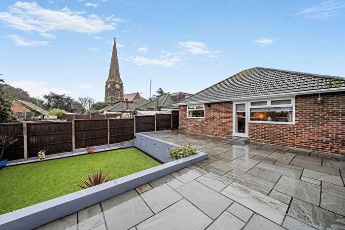 4 Bedroom Bungalow For Sale In Christchurch Avenue, Erith, DA8