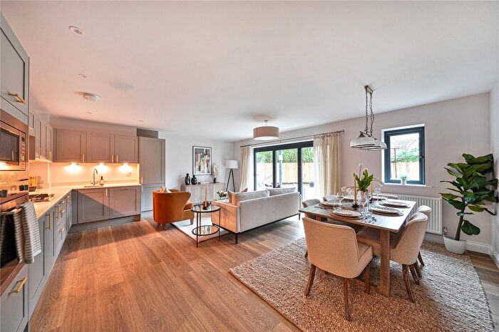 3 Bedroom Flat For Sale In Shores Road, Horsell, Woking, Surrey, GU21