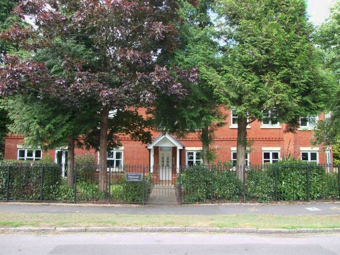 2 Bedroom Flat To Rent In Oaklands, The Avenue, Tadworth, Surrey, KT20