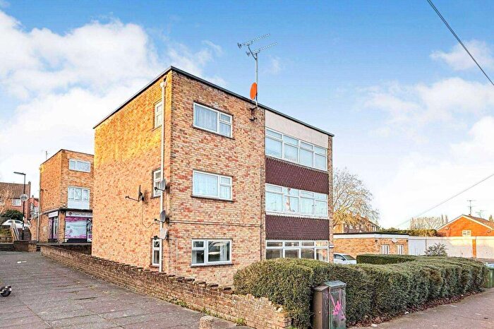 2 Bedroom Flat For Sale In Ground Floor Flat, Charles Court, Forest Hills Drive, Southampton, SO18