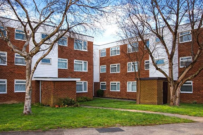 1 Bedroom Flat For Sale In Aintree Close, Uxbridge, Greater London, UB8