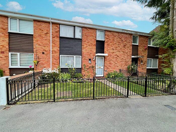 3 Bedroom Terraced House For Sale In Enfield Close, Dunstable, LU5