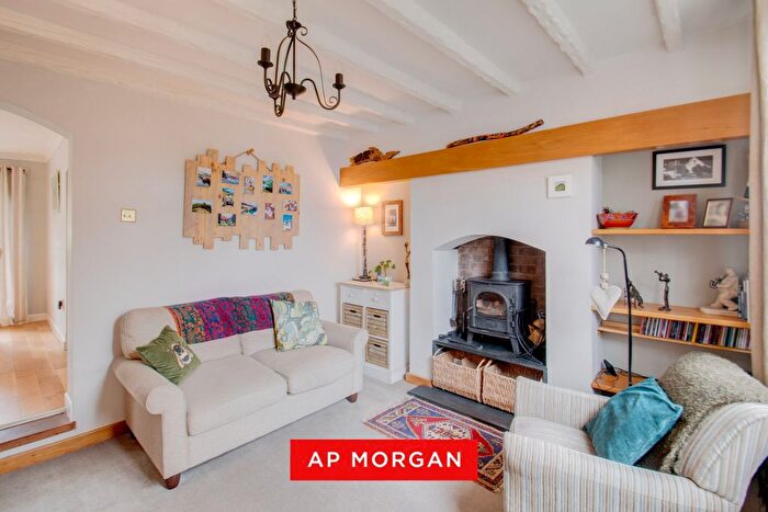 4 Bedroom Detached House For Sale In Mount Pleasant, Kingswinford, West Midlands, DY6