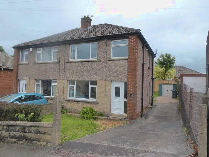 3 Bedroom Semi-Detached House To Rent In Cowrakes Road, Huddersfield, HD3