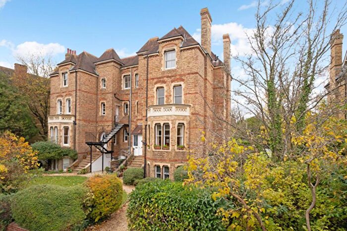 2 Bedroom Apartment To Rent In Crick Road, Oxford, Oxfordshire, OX2
