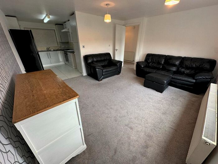 2 Bedroom Flat To Rent In Southwood Close, Leeds, LS14