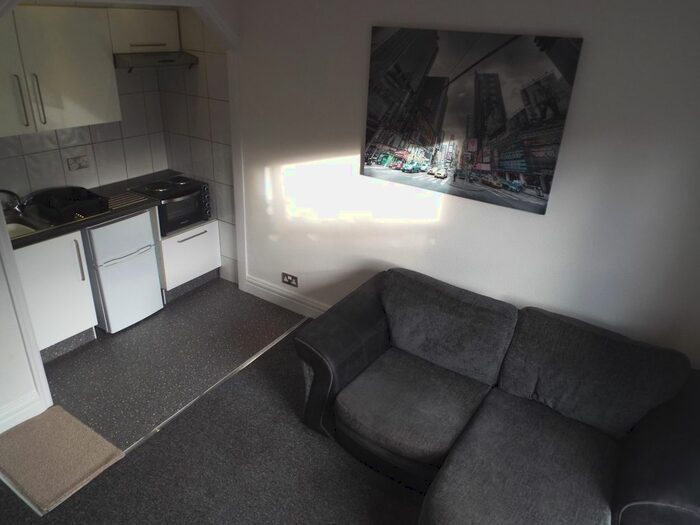 Studio To Rent In Spring Bank West, Hull, HU3