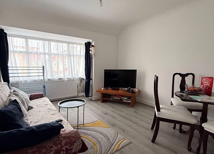 1 Bedroom Terraced House To Rent In Wimborne Avenue, Greater London, UB4