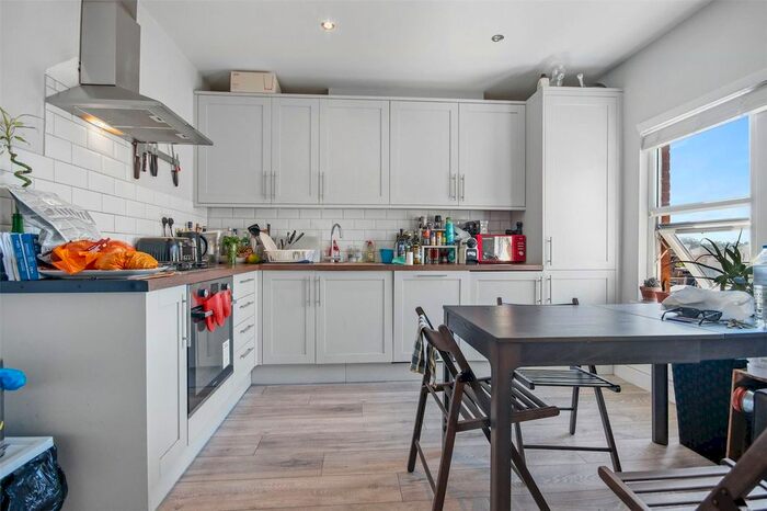 3 Bedroom Flat To Rent In Pretoria, London, E17