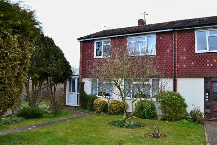 3 Bedroom End Of Terrace House To Rent In Aldebury Road, Maidenhead, Berkshire, SL6