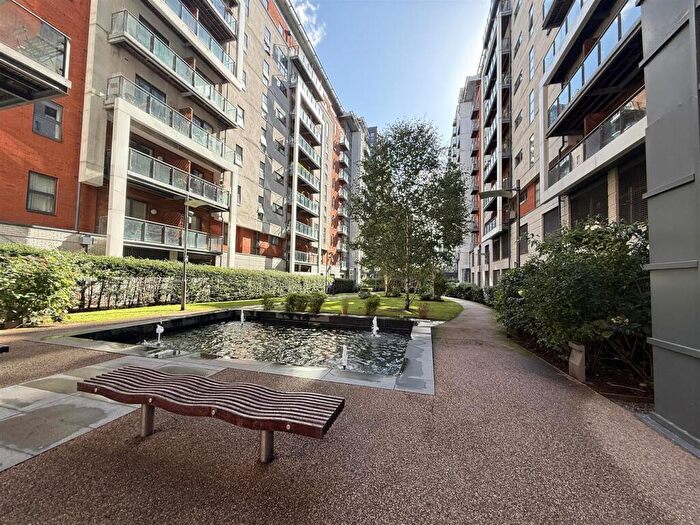 2 Bedroom Apartment For Sale In Hornbeam Way, Manchester, M4