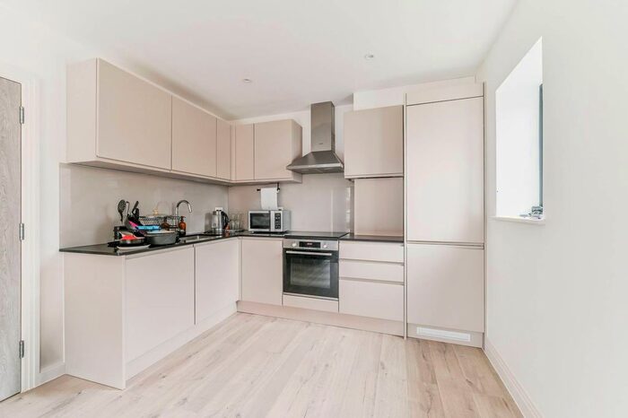 1 Bedroom Flat To Rent In More Close, Croydon, Purley, CR8