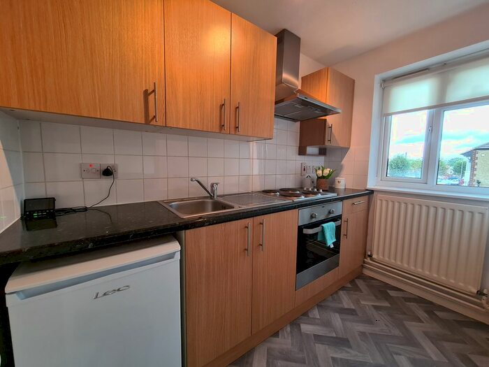 Studio To Rent In St. Ives Close, Luton, LU3