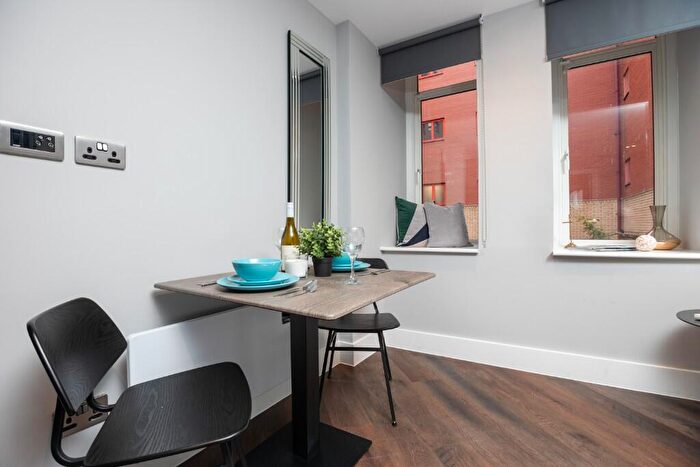 Studio To Rent In Princess Street, Manchester, Greater Manchester, M1