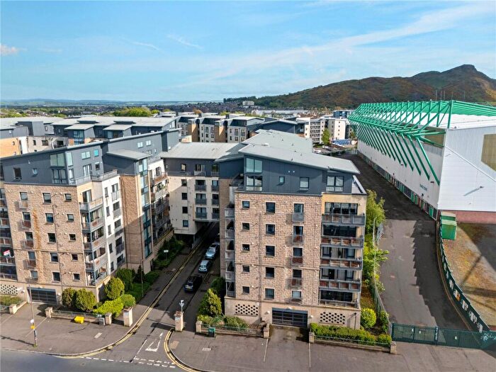 2 Bedroom Flat For Sale In Hawkhill Close, Edinburgh, Midlothian, EH7