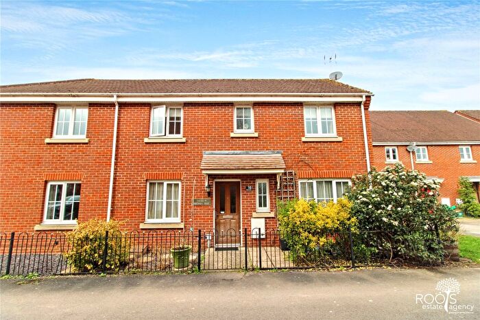 3 Bedroom Semi-Detached House For Sale In Rotary Way, Thatcham, Berkshire, RG19