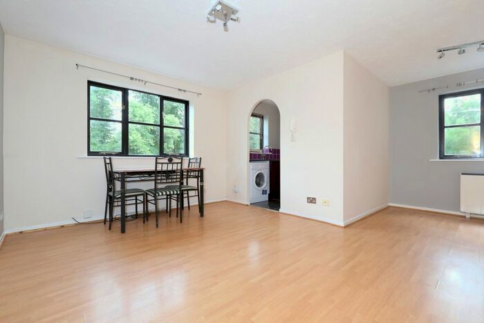 Studio To Rent In Somerset Gardens, White Hart Lane, Tottenham, N17