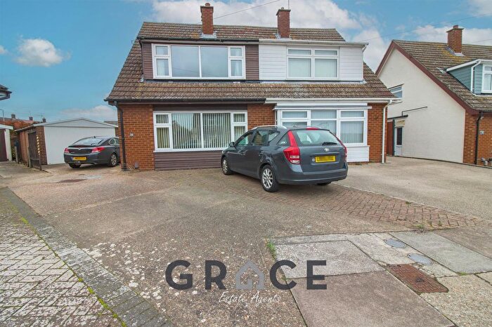 3 Bedroom Semi-Detached House For Sale In Dawnbrook Close, Ipswich, IP2