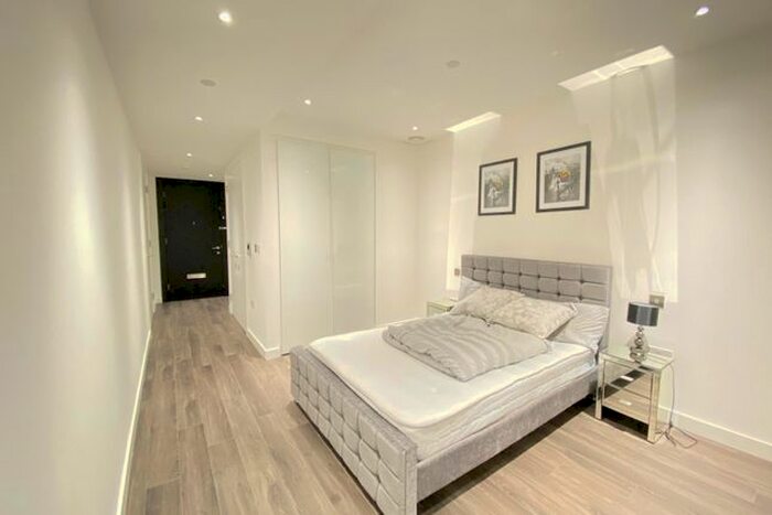 1 Bedroom Flat To Rent In Chaucer Gardens, London, E1