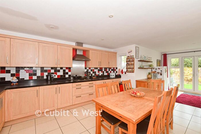 5 Bedroom Detached House For Sale In William Gardens, Horley, Surrey, RH6