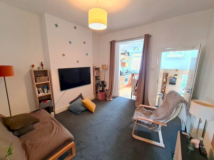 1 Bedroom Flat To Rent In Durham Road, East Finchley, N2