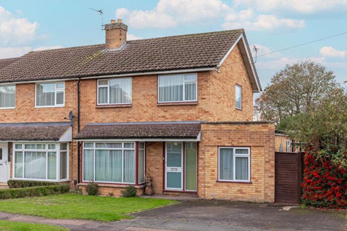 3 Bedroom Semi Detached House For Sale In Green Road, Kidlington, OX5