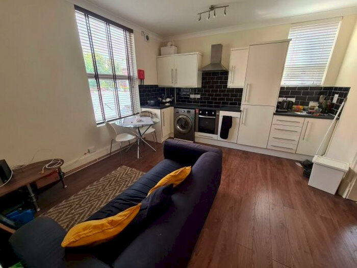 1 Bedroom House To Rent In Morris Lane, Leeds, LS5