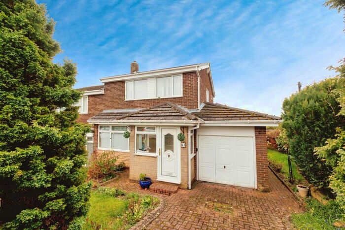 3 Bedroom Semi-Detached House For Sale In Beverley Drive, Blaydon-on-Tyne, NE21