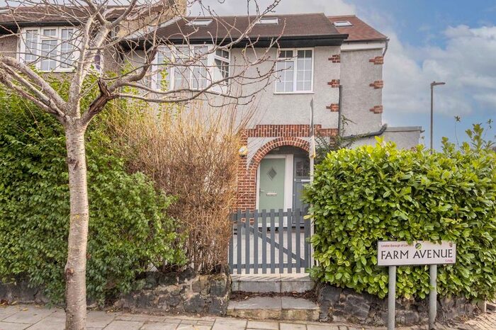 3 Bedroom Flat To Rent In Farm Avenue, London SW16