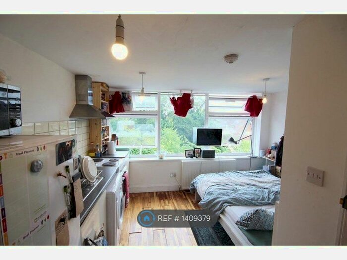 Studio To Rent In St. Mary Road, London, E17