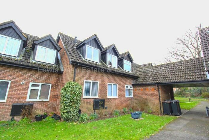 2 Bedroom Flat To Rent In Lytchett Matravers, Poole, Dorset, BH16