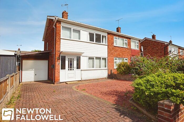 3 Bedroom Semi-detached House For Sale In Avon Rise, Retford, DN22