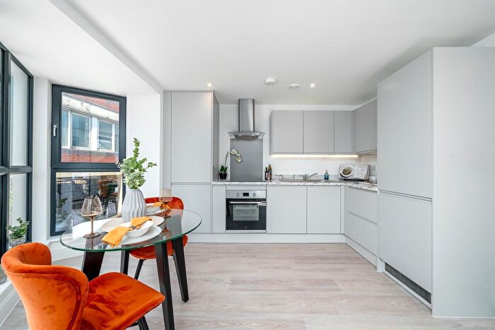 2 Bedroom Apartment For Sale In Cambridge Place, Aylesbury, HP20