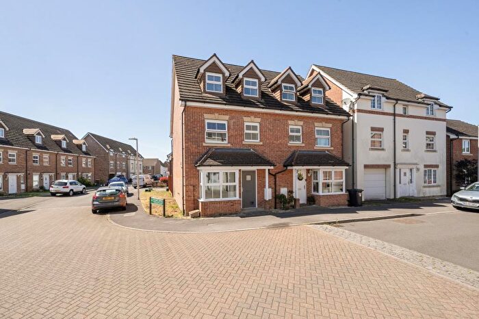 4 Bedroom Semi-Detached House To Rent In Kennet Heath, Thatcham, RG19