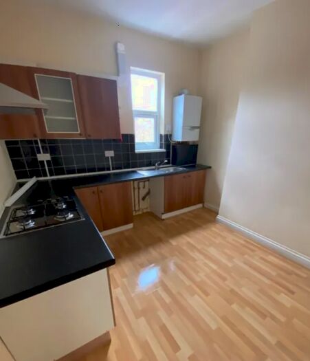 2 Bedroom Flat To Rent In Bowes Road, London, N13