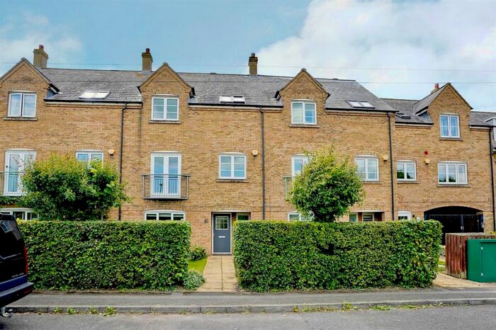 4 Bedroom Town House To Rent In Coneygeare Court, Eynesbury, St. Neots, PE19
