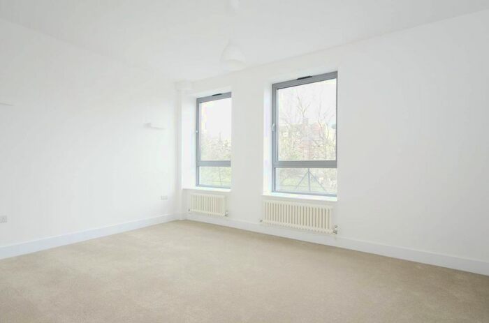 2 Bedroom Flat To Rent In County Street, London Bridge, London, SE1
