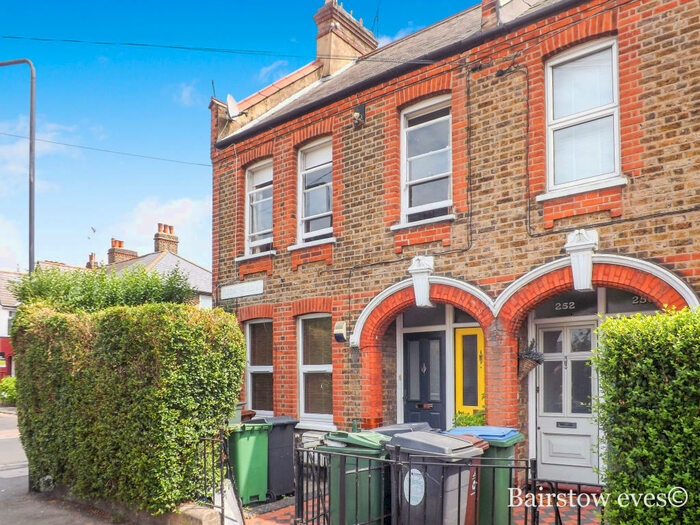 2 Bedroom Flat To Rent In Fleeming Road, Lloyd Park, Walthamstow, E17