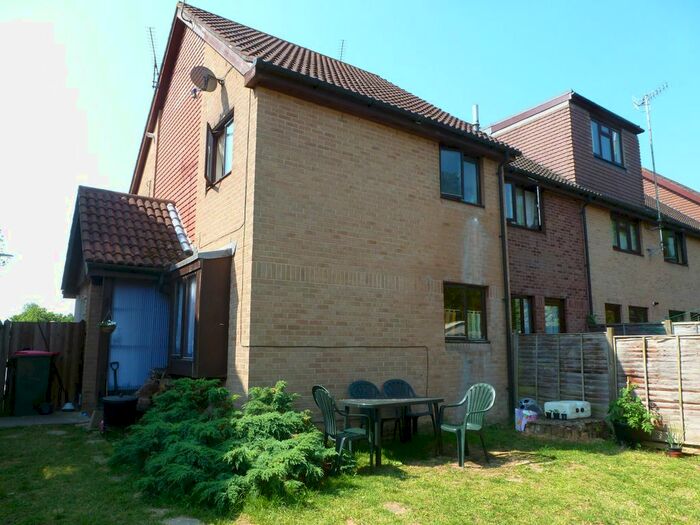 1 Bedroom Property To Rent In Lancelot Close, Ifield, Crawley, RH11