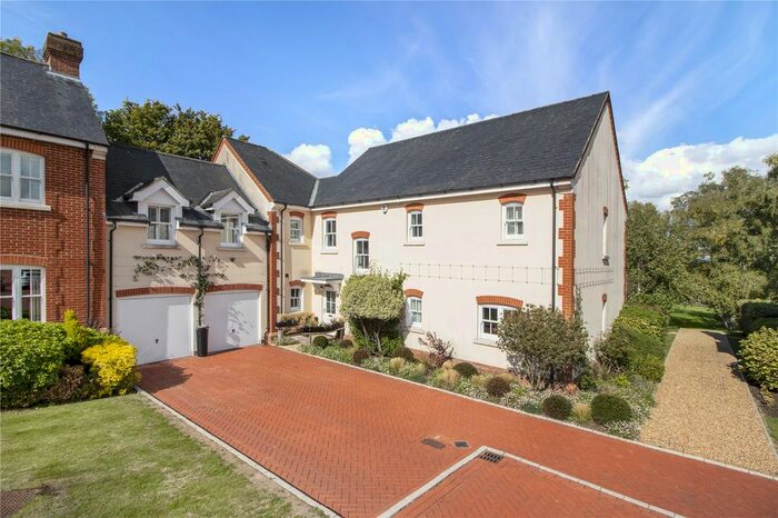 5 Bedroom Link Detached House For Sale In Birchfield, Sundridge, Sevenoaks, Kent, TN14