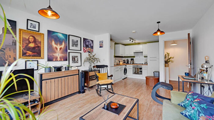 2 Bedroom Flat For Sale In Mackintosh Lane., London, E9 - Photo 3
