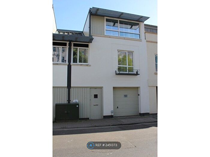 3 Bedroom Terraced House To Rent In Princess Victoria Street, Bristol, BS8