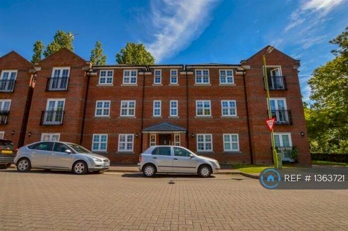 2 Bedroom Flat To Rent In Napsbury Park, St. Albans, AL2