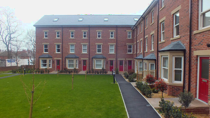 4 Bedroom Town House To Rent In Cardigan Road, Leeds, LS6