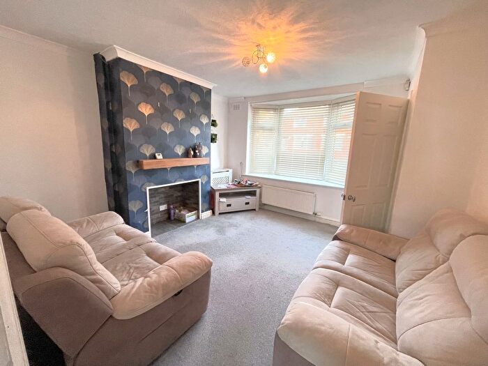 2 Bedroom End Of Terrace House To Rent In Clough Road, Manchester, M43