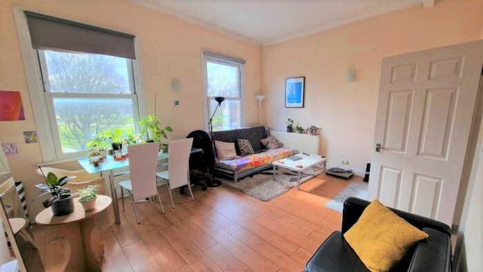 2 Bedroom Maisonette To Rent In Eric Street, Bow / Mile End, E3